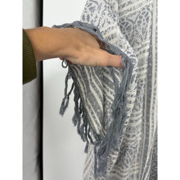 Free People Kimono Cardigan Boho Fringe Shawl Gray Cream M/L Open Front Drape - Picture 7 of 9